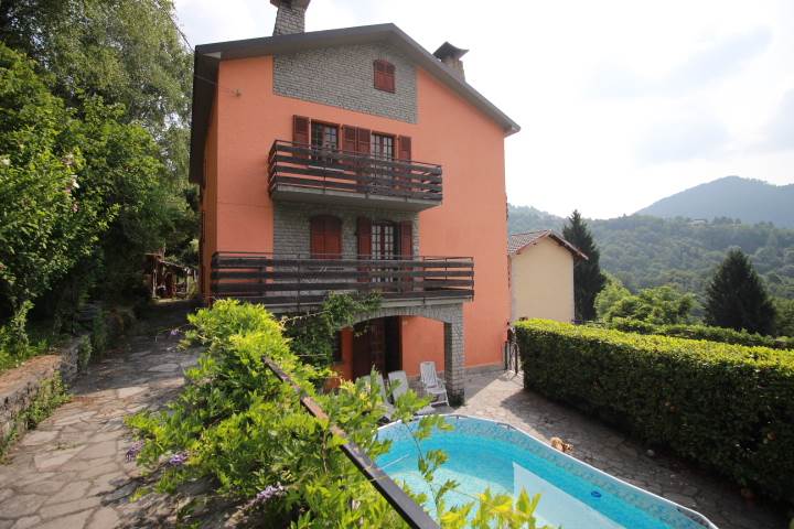 Berbenno single farmhouse