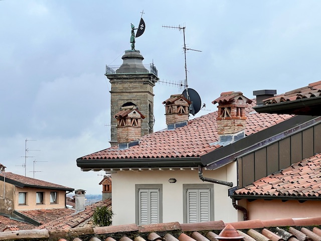 Elegante quadrilocale in vendita in viale Vittorio Emanuele nel cuore di Borgo Pignolo